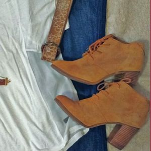 Toms Lunata Lace-Up Bootie Sude Wheat color